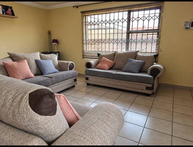 2 BEDROOM FREEHOLD TO LET IN KOOKRUS